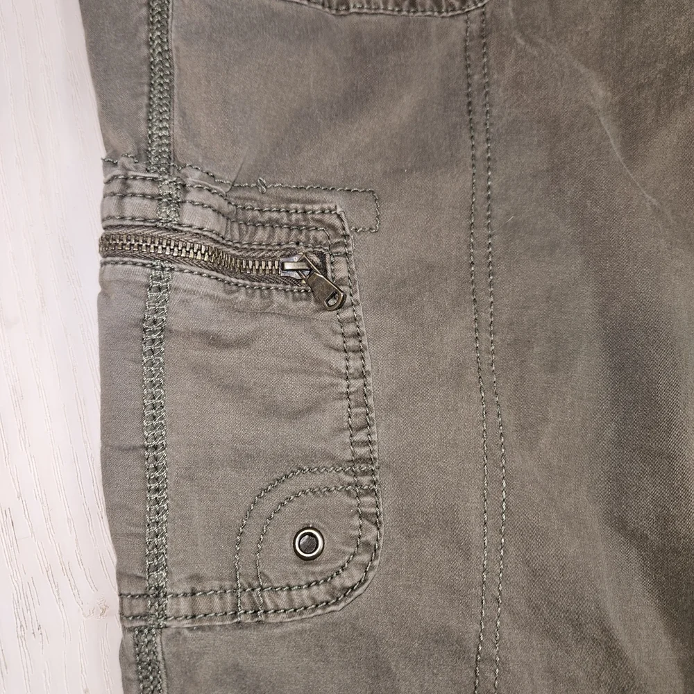 Sonoma Goods For Life Women’s Cargo Pants Size 12 Olive Green Utility Comfort - Picture 6 of 10
